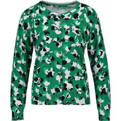 Kardigan w kolorze zielonym. Zielone kardigany damskie Gerry Weber, bez wzorów, z bawełny, bez rękawów, bez kaptura. W wyprzedaży za 114,95 zł.