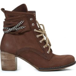 Botki - skóra naturalna - model 451 - kolor brązowy przecierka. Pomarańczowe botki damskie Zapato, na zimę, ze skóry, eleganckie, za kostkę, na wysokim obcasie, na obcasie, na sznurówki. W wyprzedaży za 299,25 zł.