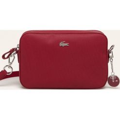 Lacoste - Torebka. Czerwone listonoszki damskie Lacoste, w paski, z bawełny, na ramię, małe, bez dodatków. W wyprzedaży za 399,90 zł.