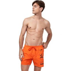 Szorty kąpielowe w kolorze pomarańczowym. Pomarańczowe kąpielówki męskie HUGO BOSS, s, z nadrukiem, z materiału. W wyprzedaży za 142,95 zł.