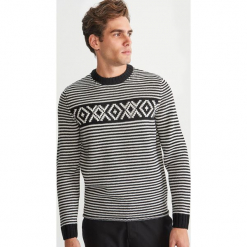 Klasyczny sweter w paski - Wielobarwn. Szare swetry klasyczne męskie marki Reserved, l, w paski, z klasycznym kołnierzykiem. Za 119,99 zł.