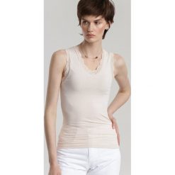 Jasnobeżowy Top Narivere. Brązowe bluzki damskie Renee, s, w koronkowe wzory, z dzianiny, bez kołnierzyka, bez rękawów. Za 39,99 zł.