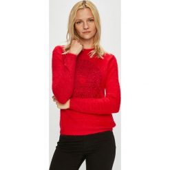 Desigual - Sweter. Czerwone swetry damskie Desigual, s, z nadrukiem, z poliesteru, z krótkim rękawem, krótkie, bez kaptura. W wyprzedaży za 239,90 zł.