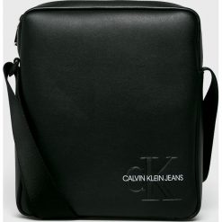 Calvin Klein Jeans - Saszetka. Czarne torby męskie skórzane Calvin Klein Jeans, w paski, z jeansu, na ramię, małe. Za 299,90 zł.