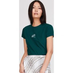T-shirt z minimalistycznym nadrukiem - Khaki. Brązowe t-shirty damskie Reserved, s, z nadrukiem, bez kołnierzyka. Za 29,99 zł.
