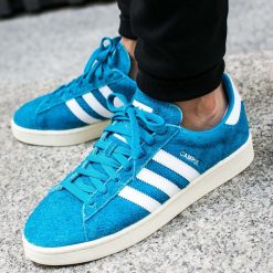 Buty adidas Campus "Bold Aqua" (BZ0070). Białe halówki męskie marki Nike, z syntetyku, do piłki nożnej. Za 155,99 zł.