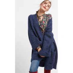 Kardigan oversize. Niebieskie kardigany damskie Orsay, s, z dzianiny. W wyprzedaży za 80,00 zł.