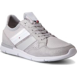 Sneakersy TOMMY HILFIGER - Metallic Light Weight Sneaker FW0FW02996 Diamond Grey 001. Szare półbuty damskie TOMMY HILFIGER, z zamszu. W wyprzedaży za 279,00 zł.