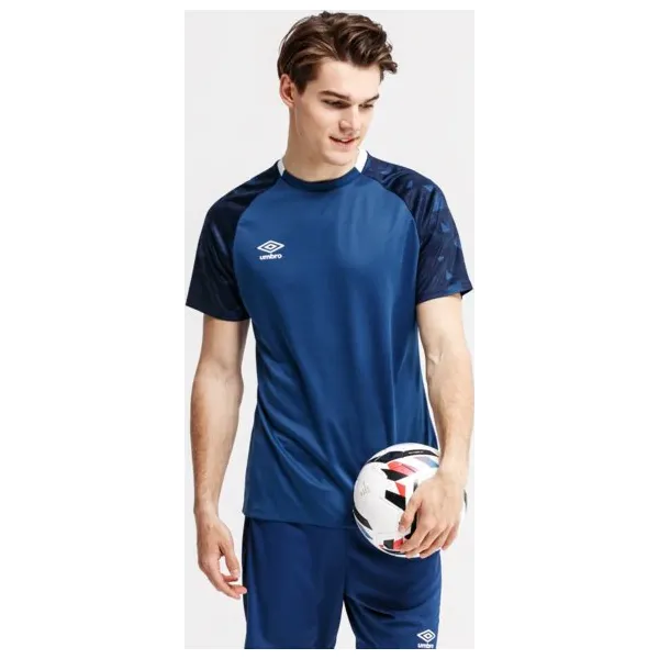 Umbro Koszulka Ss Fragment Jersey , niebieski, rozmiar S. Niebieskie koszulki męskie Umbro, s, bez wzorów, z jersey, bez kołnierzyka, bez rękawów. W wyprzedaży za 47,99 zł.