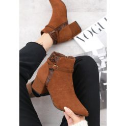 Camelowe Botki Glendenning. Brązowe botki damskie Born2be, bez obcasa, na obcasie, bez zapięcia. Za 139,99 zł.
