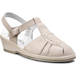 Sandały COMFORTABEL - 710704 Beige 8. Brązowe klapki damskie Comfortabel, bez wzorów, ze skóry, bez obcasa, na obcasie. Za 219,00 zł.