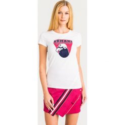 T-SHIRT Armani Exchange. Białe t-shirty damskie Armani Exchange, s, z nadrukiem, z bawełny, z okrągłym kołnierzem. Za 259,00 zł.
