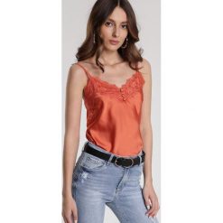 Koralowy Top Susie. Pomarańczowe bluzki damskie Renee, s, bez wzorów, bez kołnierzyka. W wyprzedaży za 54,99 zł.