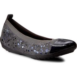 Baleriny GEOX - J Piuma Bal B J62B0B 0JSKNC 9002 Dk Grey. Szare baleriny dziewczęce marki Geox, z zamszu. W wyprzedaży za 149,00 zł.