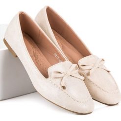 ZAMSZOWE MOKASYNY Z KOKARDKĄ SMALL SWAN odcienie brązu i beżu. Szare mokasyny damskie SMALL SWAN, z zamszu. Za 69,90 zł.