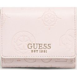 Guess Jeans - Portfel. Różowe portfele damskie Guess Jeans, z aplikacjami, z jeansu. Za 279,90 zł.