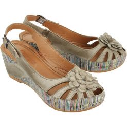 ARTIKER RELAKS 42C0409 szary, sandały damskie. Szare koturny damskie Artiker Relaks, bez wzorów, ze skóry, bez obcasa, na koturnie, bez zapięcia. Za 209,90 zł.