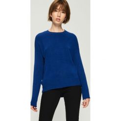 Gładki sweter basic - Niebieski. Niebieskie swetry klasyczne damskie marki Sinsay, l. Za 39,99 zł.