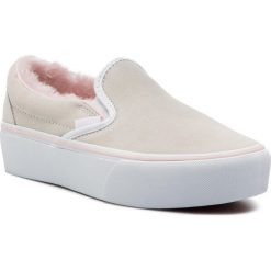 Tenisówki VANS - Classic Slip-On P VN0A3JEZUM71 (Suede/Fur) True White/Pi. Brązowe półbuty damskie Vans, bez wzorów, ze skóry, bez zapięcia. W wyprzedaży za 249,00 zł.