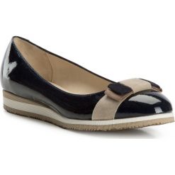 Buty damskie. Niebieskie baleriny damskie Wittchen, bez wzorów, ze skóry, eleganckie, na wysokim obcasie. W wyprzedaży za 399,90 zł.