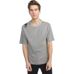 Adidas Originals Koszulka Szary. Szare podkoszulki męskie adidas Originals, m, z haftami, z bawełny, z krótkim rękawem. Za 223,95 zł.