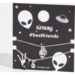 Bransoletki Best friends - Jasny szar. Czarne bransoletki damskie Sinsay. Za 5,00 zł.