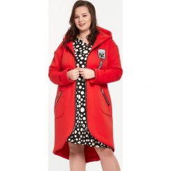 Asymetryczny czerwony płaszcz dresowy XXL OVERSIZE. Czerwone płaszcze damskie Moda Size Plus Iwanek, na wiosnę, xxl, bez wzorów, z jeansu, eleganckie, krótkie. Za 239,90 zł.