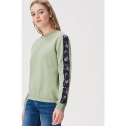 Bluza ze wzorzystymi lampasami - Zielony. Zielone bluzy damskie Sinsay, s, bez wzorów, bez rękawów, bez kaptura. Za 49,99 zł.