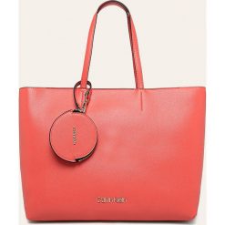 Calvin Klein - Torebka. Białe torby damskie na zakupy Calvin Klein, bez wzorów, ze skóry ekologicznej, duże, bez dodatków. Za 699,90 zł.
