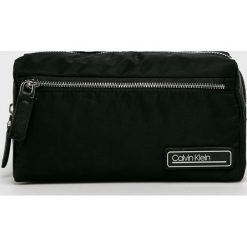 Calvin Klein - Kosmetyczka. Czarne kosmetyczki damskie Calvin Klein, bez wzorów, ze skóry ekologicznej. Za 169,90 zł.