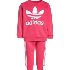 Adidas Originals CREW SET Bluza real pink/white. Czerwone bluzy chłopięce marki adidas Originals, z bawełny. Za 199,00 zł.