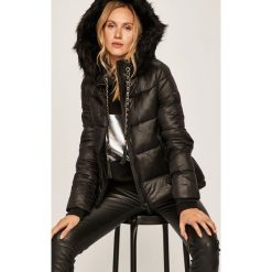 Guess Jeans - Kurtka. Czarne kurtki damskie Guess Jeans, s, z aplikacjami, z poliesteru, krótkie. Za 799,90 zł.