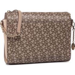 Torebka DKNY - Bryant Med Bx Crsbdy R74EJ005 Chno/Sand NXQ. Brązowe listonoszki damskie DKNY, na imprezę, bez wzorów, ze skóry ekologicznej, bez dodatków. Za 889,00 zł.