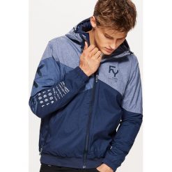 Sportowa kurtka z kapturem - Niebieski. Niebieskie kurtki sportowe męskie Cropp, l. W wyprzedaży za 119,99 zł.