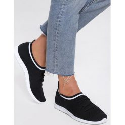 Czarne Buty Sportowe Southeaster. Czarne buty sportowe damskie Inny, bez wzorów, sportowe. Za 59,99 zł.