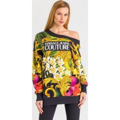 BLUZA Versace Jeans Couture. Bluzy damskie Versace Jeans Couture, s, bez wzorów, z jeansu, bez rękawów, bez kaptura. W wyprzedaży za 769,30 zł.