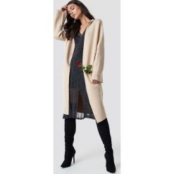 Dilara x NA-KD Kardigan oversize - Beige. Brązowe bez kategorii Dilara x NA-KD, z dzianiny. Za 202,95 zł.