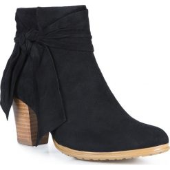 Buty damskie. Czarne botki damskie Wittchen, ze skóry, eleganckie, bez obcasa, na obcasie, bez zapięcia. W wyprzedaży za 239,92 zł.