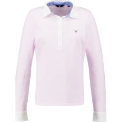 GANT OXFORD Koszulka polo california pink. Czerwone bluzki damskie GANT, l, z bawełny, polo. W wyprzedaży za 471,20 zł.