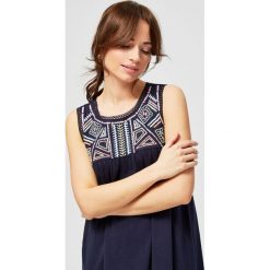 Sukienka bawełniana z haftem. Sukienki damskie Moodo, s, z haftami, z bawełny, bez kołnierzyka, bez rękawów. Za 49,99 zł.