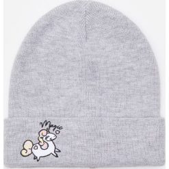 Czapka z haftem Unicorn - Jasny szary. Szare czapki damskie House, z haftami. W wyprzedaży za 19,99 zł.