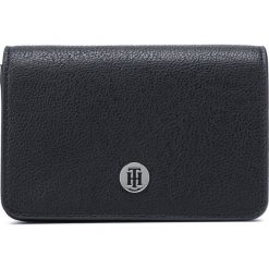 Tommy Hilfiger Honey Cross body bag Czarny. Czarne torebki klasyczne damskie TOMMY HILFIGER, w paski, z materiału, bez dodatków. Za 521,95 zł.