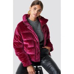 NA-KD Aksamitna kurtka - Pink,Red. Różowe kurtki damskie marki NA-KD, bez wzorów, z materiału, długie, bez kaptura. W wyprzedaży za 242,97 zł.