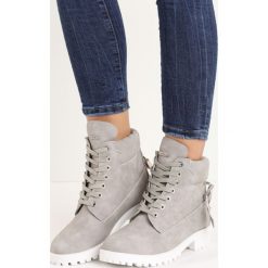 Szare Traperki Be Brave. Szare buty zimowe damskie Born2be, z okrągłym noskiem, na niskim obcasie, na płaskiej podeszwie. Za 99,99 zł.