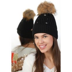 Czapka JINNY. Czarne szaliki damskie Czapka JINNY, bez wzorów. W wyprzedaży za 39,00 zł.