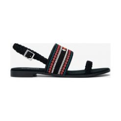 Desigual Sandały Czarny. Czarne sandały damskie Desigual, w paski, z materiału, bez obcasa, z paskami. Za 498,95 zł.