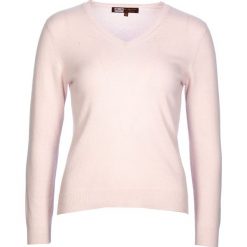 Kaszmirowy sweter w kolorze jasnoróżowym. Różowe swetry damskie 100% Cachemire, bez wzorów, z kaszmiru, klasyczne, bez rękawów, bez kaptura. W wyprzedaży za 199,95 zł.