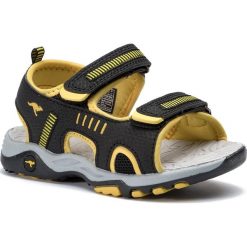 Sandały KANGAROOS - K-Logan 18338 000 5028 S Jet Black/Sun Yellow. Czarne sandały chłopięce KangaROOS, ze skóry ekologicznej, bez zapięcia. W wyprzedaży za 119,00 zł.