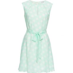 Sukienka bonprix miętowo-biały w groszki. Niebieskie sukienki damskie bonprix, w paski, eleganckie, bez kołnierzyka, bez rękawów. Za 54,99 zł.