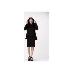 Bluza z kominem/kapturem Czarna. Czarne bluzy damskie marki Sthorm, uniwersalny, bez wzorów, z elastanu, bez rękawów. Za 229,00 zł.